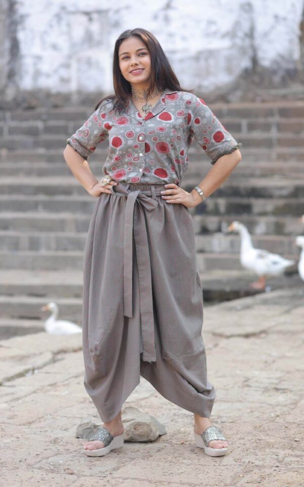 FL 2218 Brown Katha